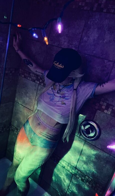 Rionasmiiilesss nude model pictures