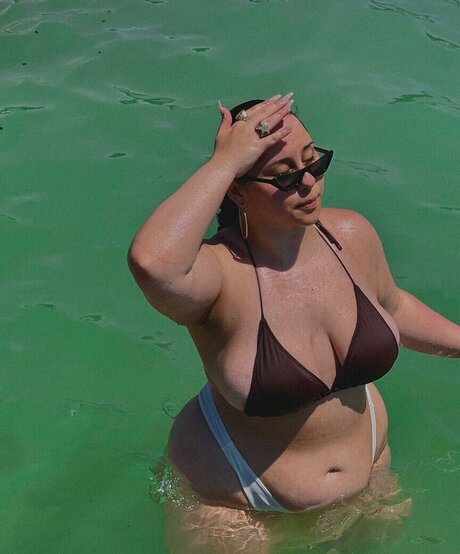 isurfavpisces model erotic pic