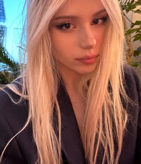 Kitty Mae exclusive star pics