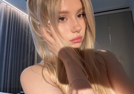 Kitty Mae model hd pic