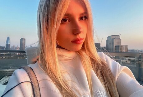 Kitty Mae star sexy photo