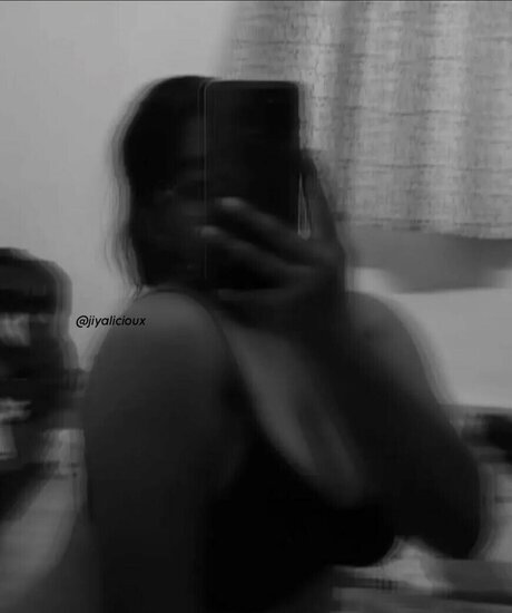 Jiyalicioux model pornographic image