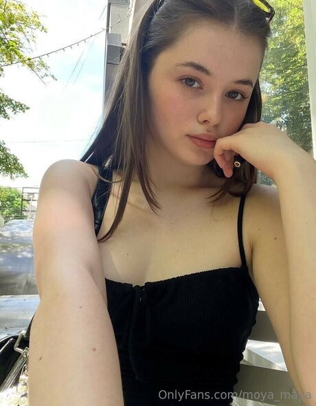 Moya Maya model top photo