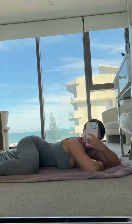 Izzy Davies naked pornstar image