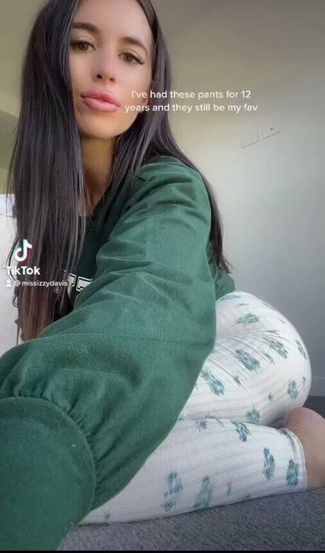 Izzy Davies hot star picture