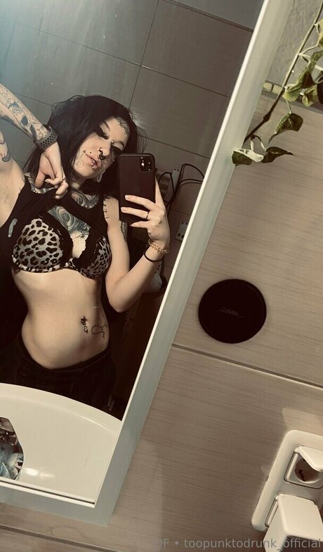 st hell free actress pictures