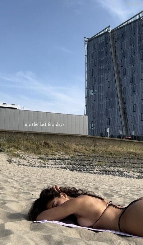 Lya Aylin model porn photo