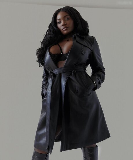 Mirriam Amber star top img