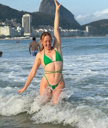 Molly Carlson star beautiful pictures