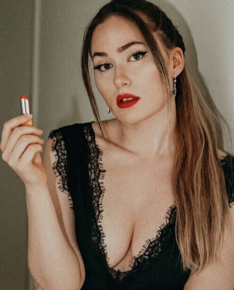 Sonny Loops exclusive star pictures