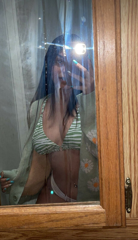 Daisyyyraeee star hot photo