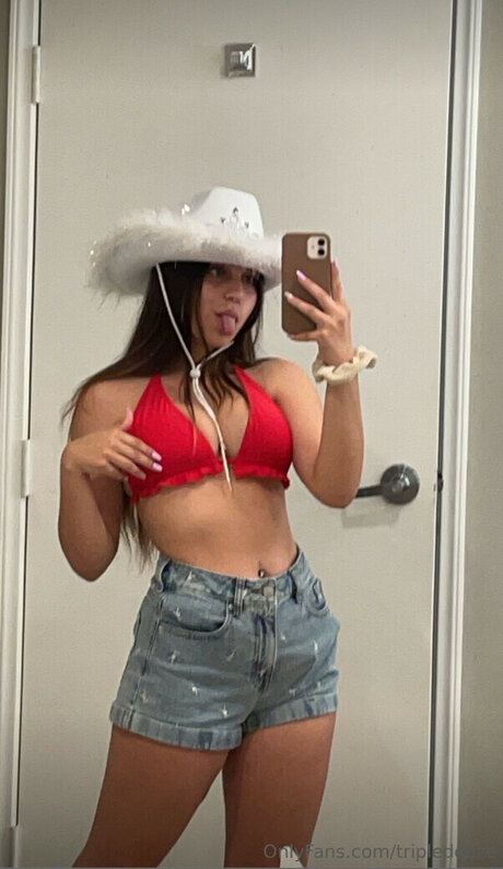 Daisyyyraeee model nudes pic