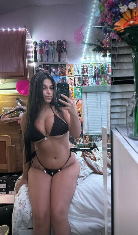 Daisyyyraeee pornstar naked galleries