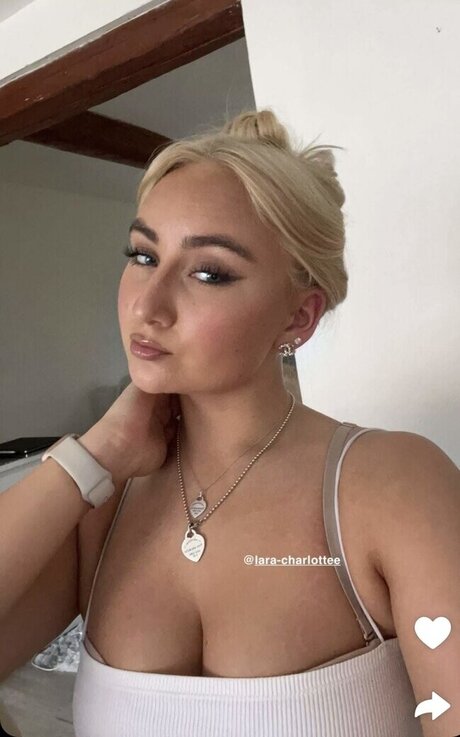 Lara Charlottee xxx pornstar photo