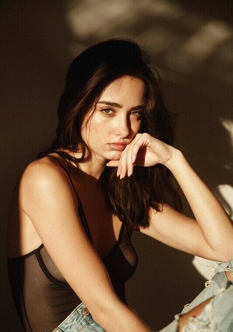 Elsa Couturier star exclusive gallery