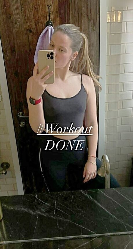 Cheyenne Pahde nude model img