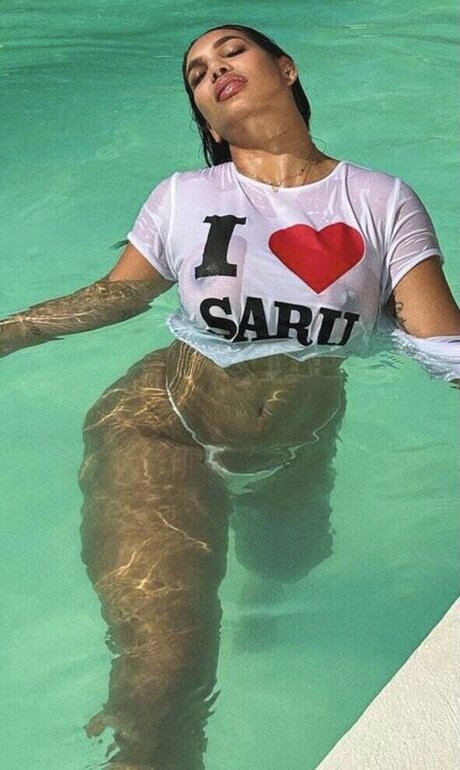 Andrea Valdiri star art pics