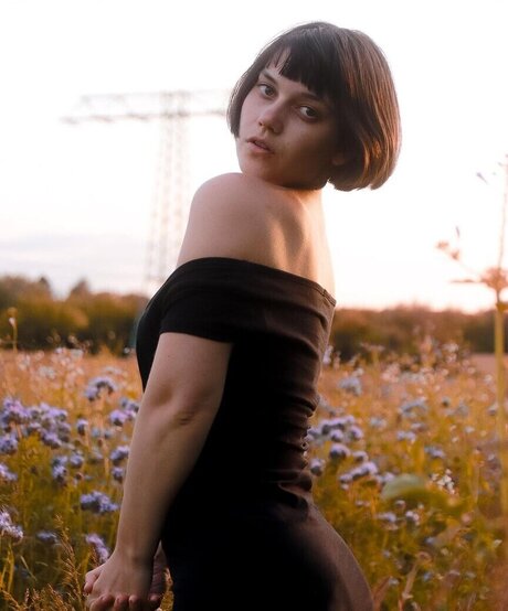 lov e lena model high quality photo