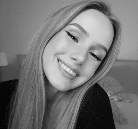 Nadine von relaxASMR pretty actress image