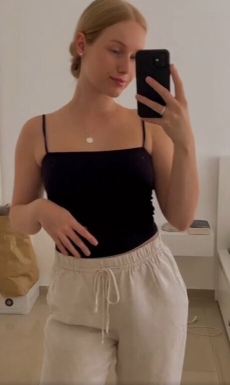 Nadine von relaxASMR adult actress picture