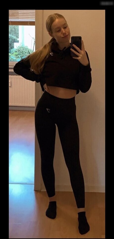 Nadine von relaxASMR star porn pic