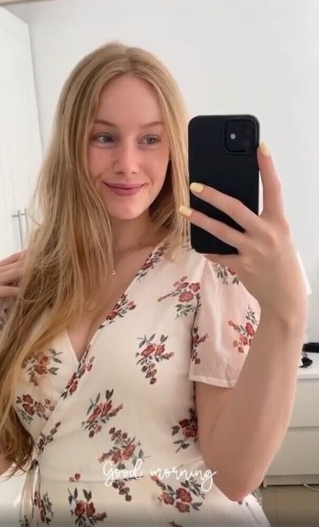 Nadine von relaxASMR perfect star picture