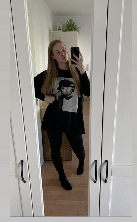 Nadine von relaxASMR erotic model archive