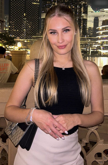 Sasette exclusive star pictures