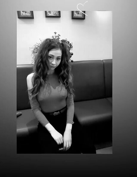 Amira Wirth art model pictures