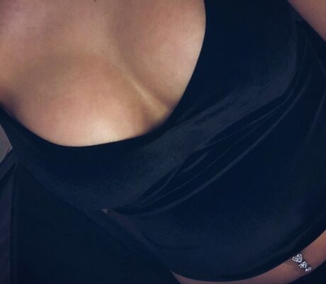 Amira Wirth model naked images