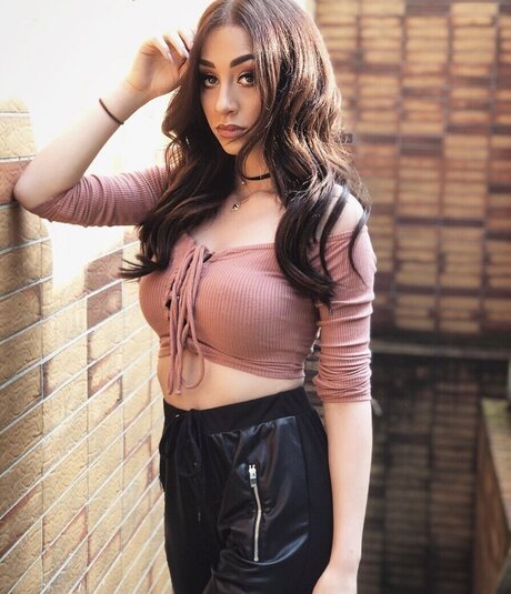 Amira Wirth hd pornstar img