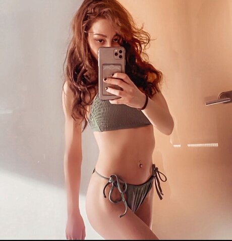 Amira Wirth model hd image