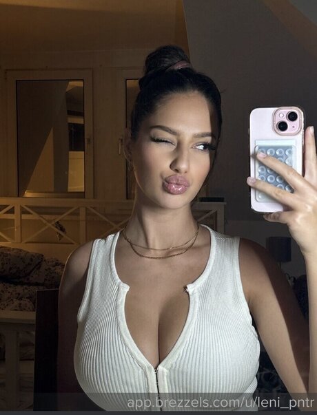 Leni pntr sexy model photos