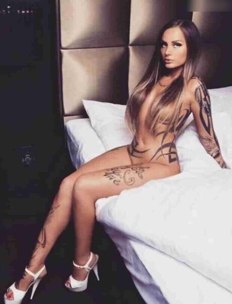 Schwesta Ewa xxx model photo