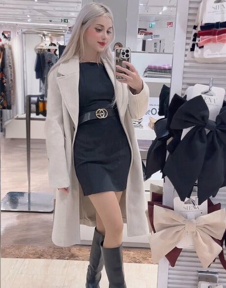 Marina Seren sexy actress photos