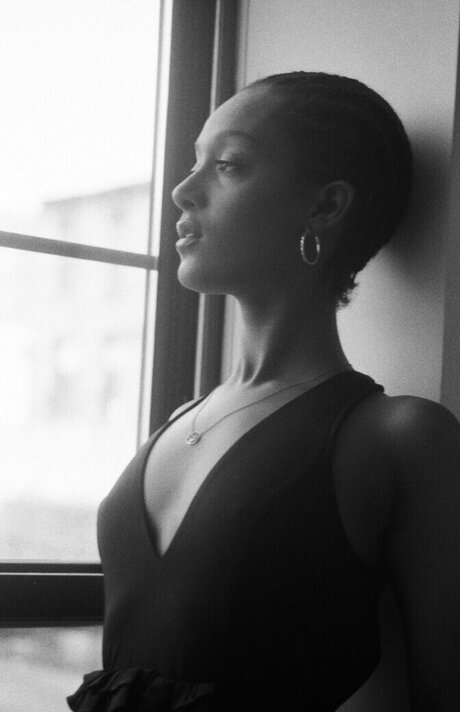 Honnete Bas porn star pictures