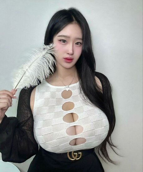 Dahee0326 Dh oh eb model top pic