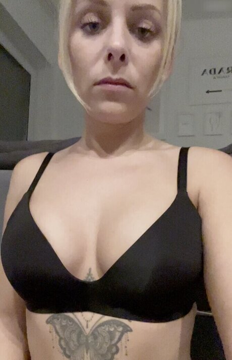 Emily Becker model hd images