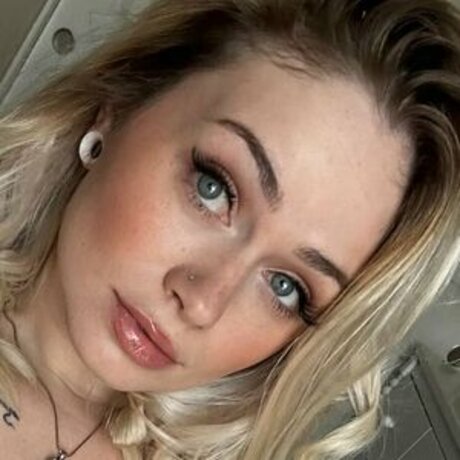 Rylee Blake naked actress img