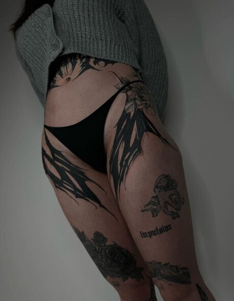 Kira Julie model top pictures