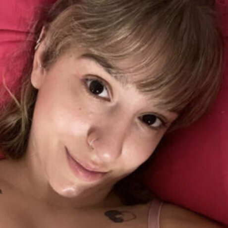 Rizzeclover model naked picture