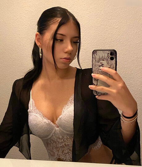 Amelie 2006 model erotic photos