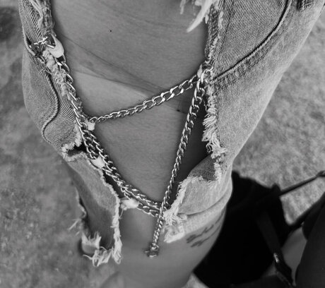 hi iam sara naked pornstar images