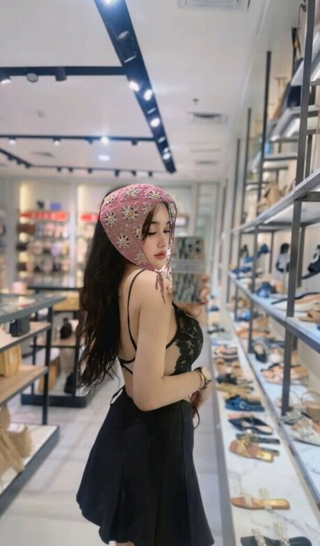 Olivea Hadid pornstar sexy photo