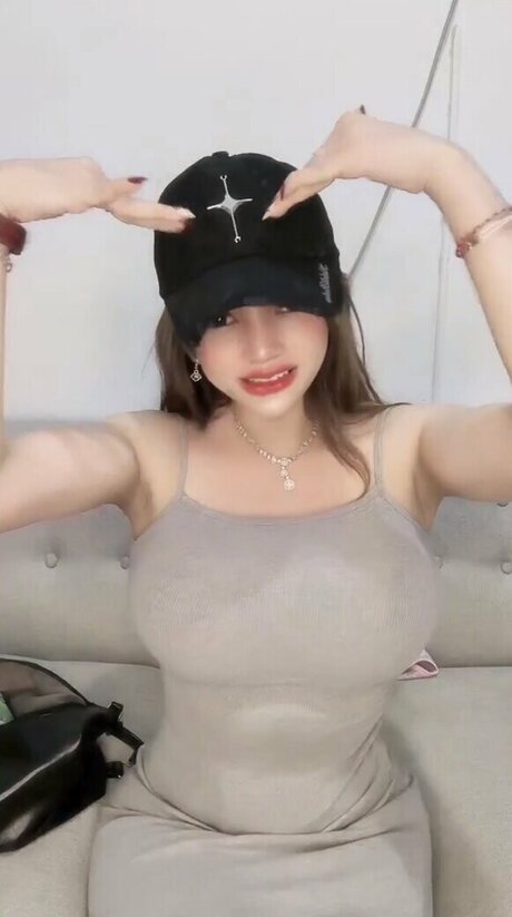 Olivea Hadid pornstar exclusive pictures