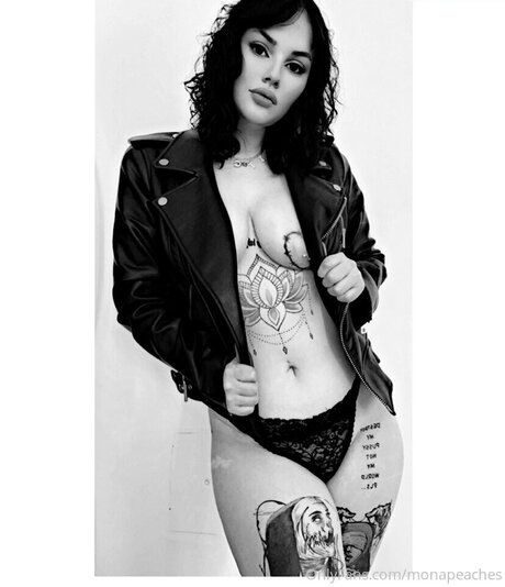 Mona peaches hot model img