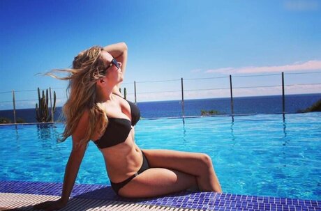 Jessi Faust art model pics