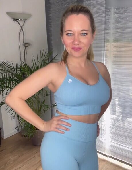 Jessi Faust model naked image