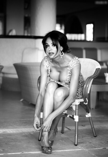 Maria Grazia Cucinotta model perfect picture