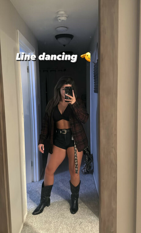 Short Mcnugget model erotic img